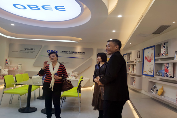 廣東省孕嬰童用品協(xié)會(huì)陳會(huì)長(zhǎng)一行蒞臨歐比護(hù)理參觀指導(dǎo)