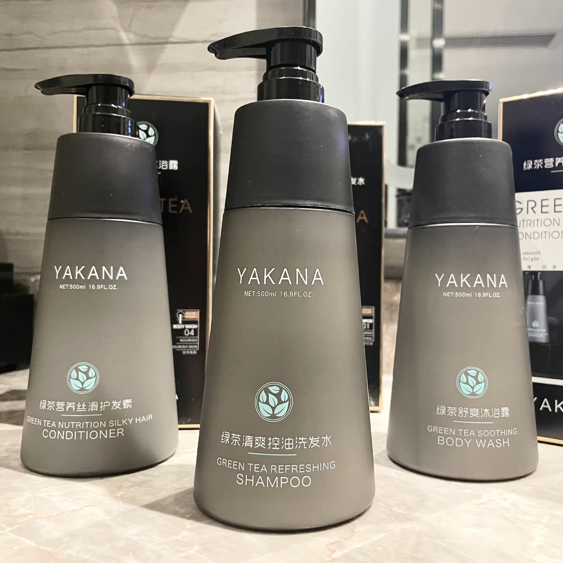 綠茶清爽控油洗發水沐浴露護發素三件套貼牌代加工,見證生產過程